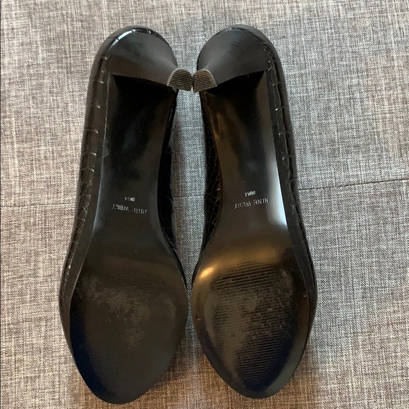 Black Round-toe Nine West Heels - Picture 4 of 4